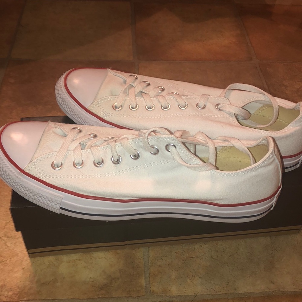 Men’s all white converses